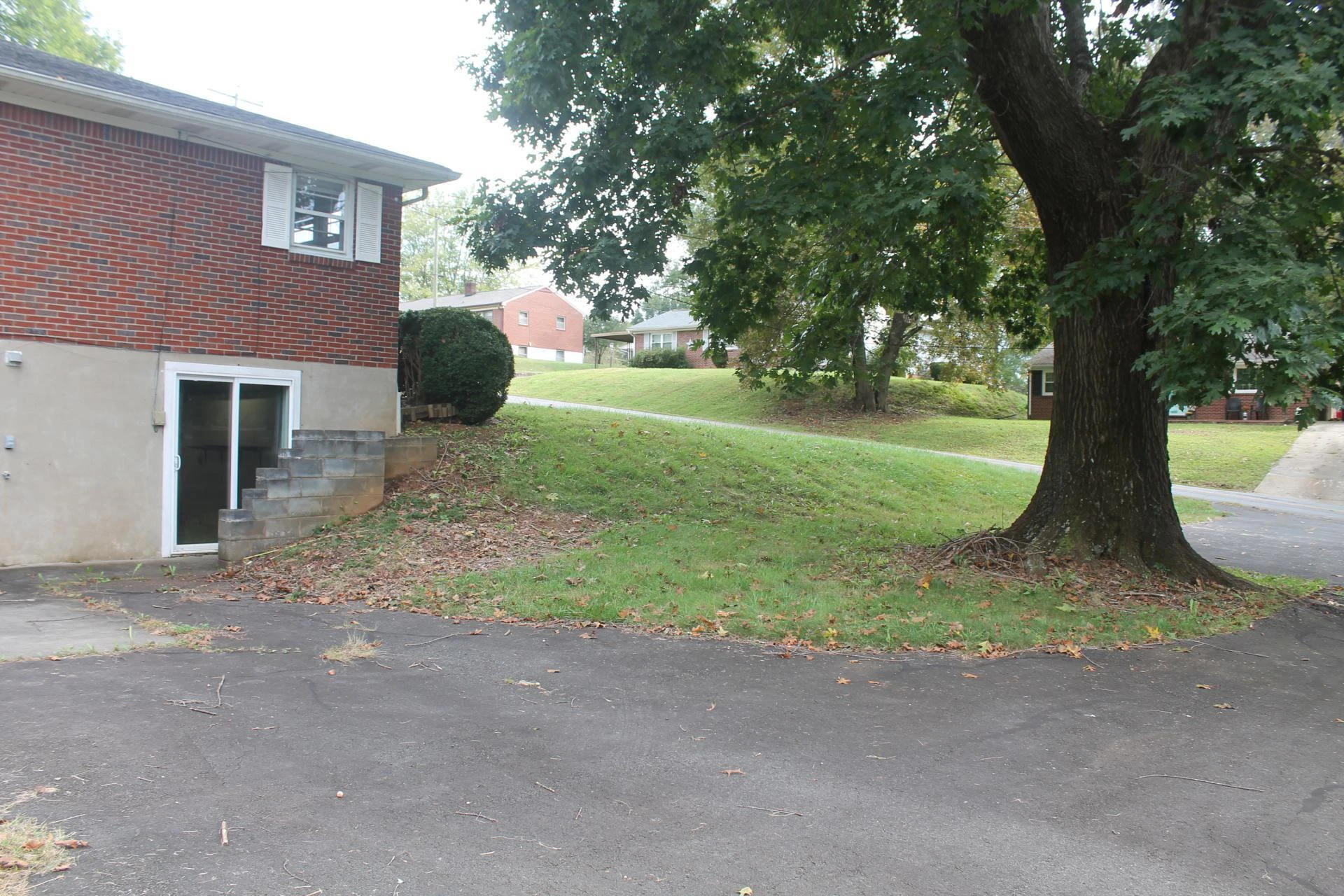 109 Villa RD - Photo 3