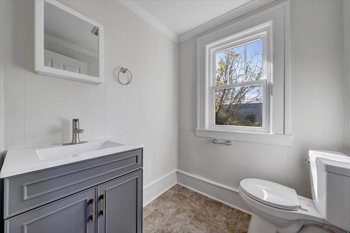 832 Queen AVE NW - Photo 12
