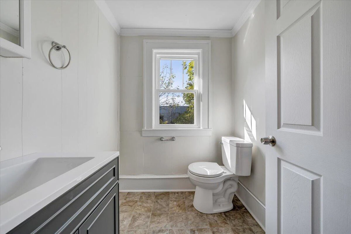 832 Queen AVE NW - Photo 13