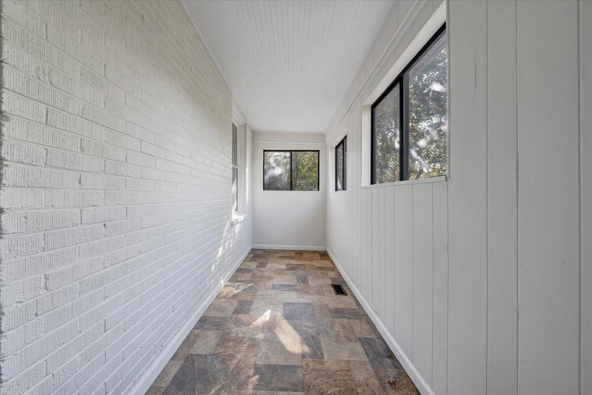 832 Queen AVE NW - Photo 14