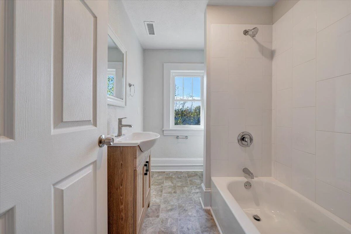 832 Queen AVE NW - Photo 19