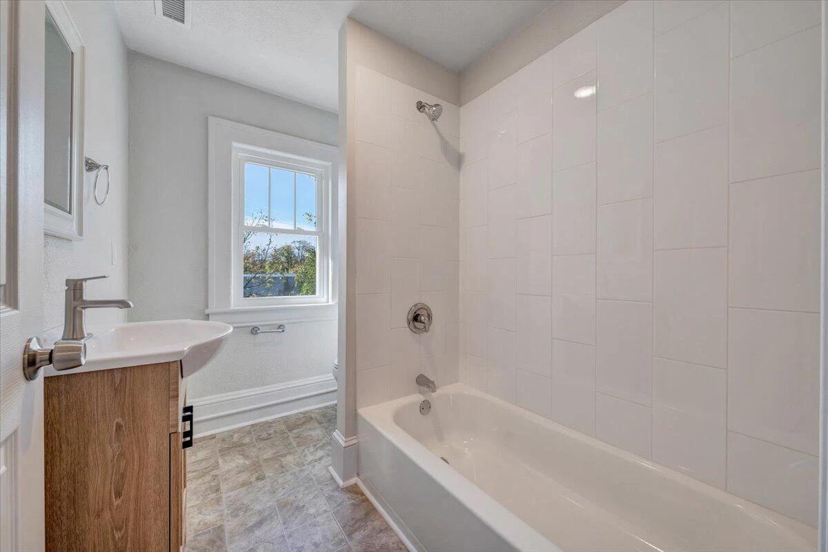 832 Queen AVE NW - Photo 20