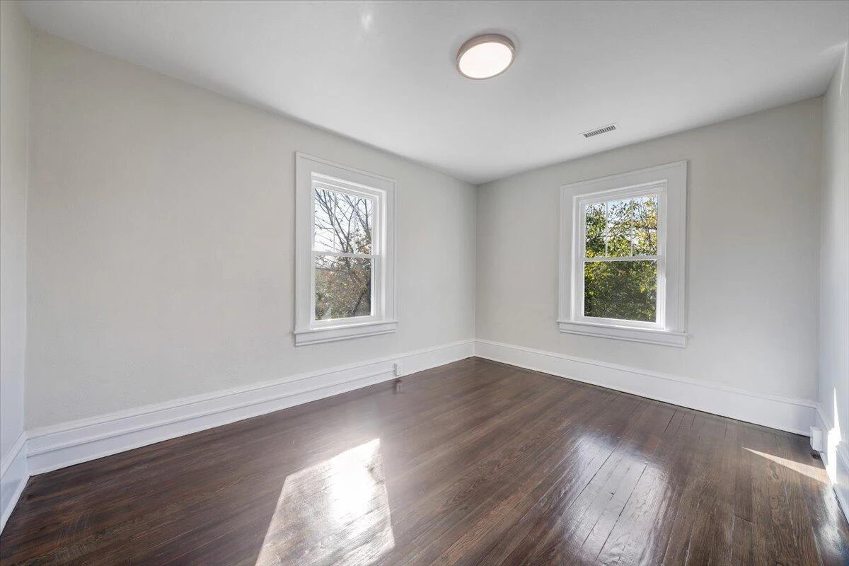 832 Queen AVE NW - Photo 21