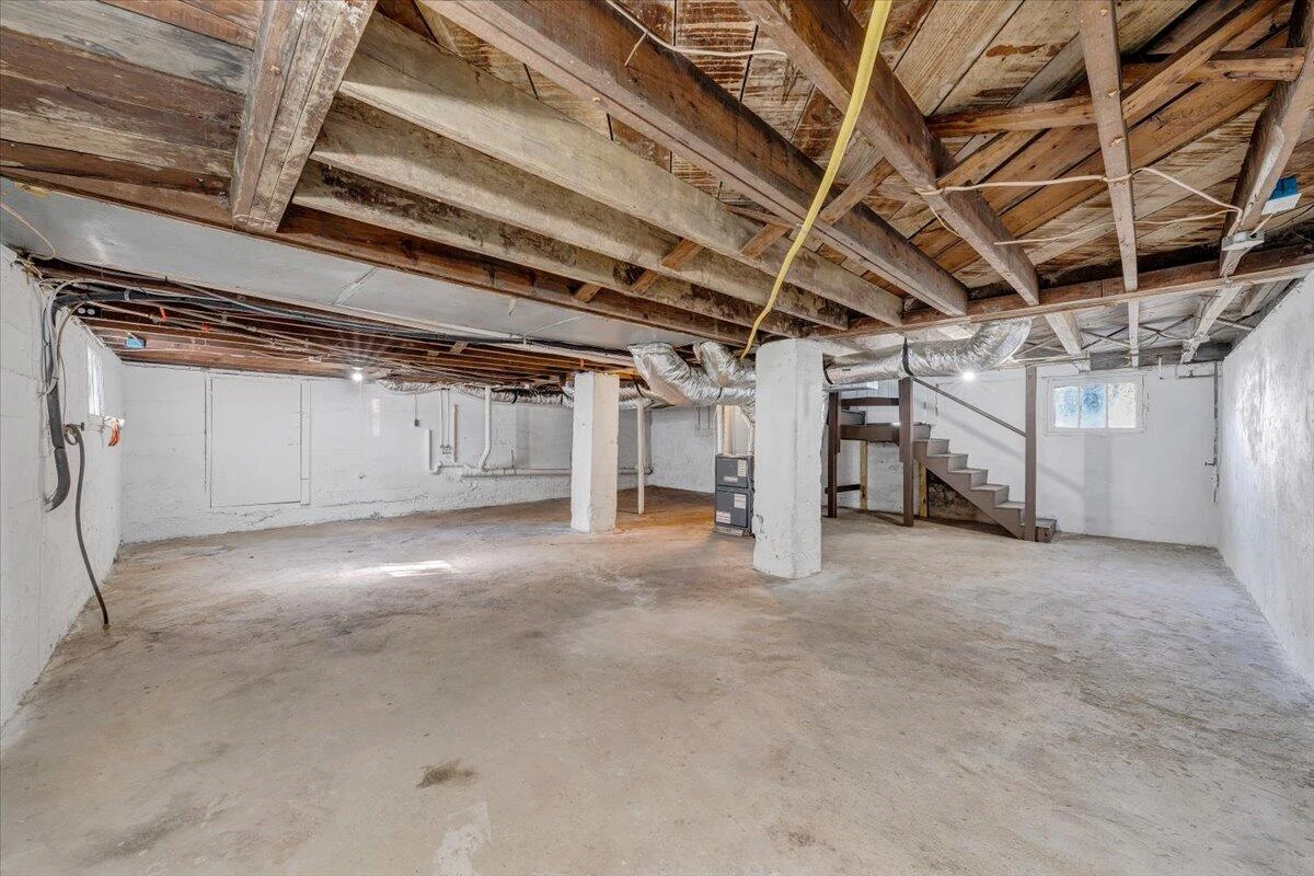832 Queen AVE NW - Photo 26