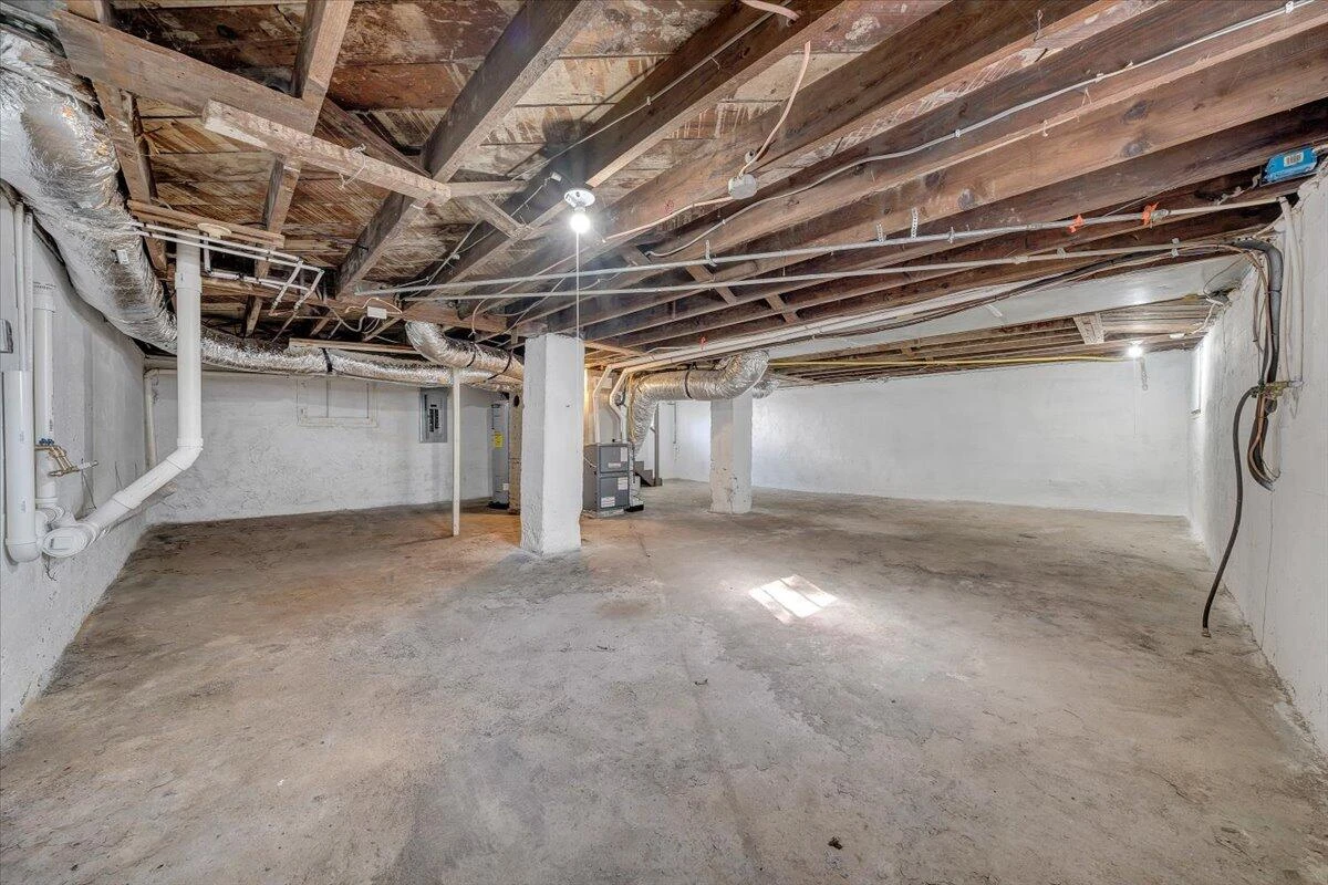 832 Queen AVE NW - Photo 27