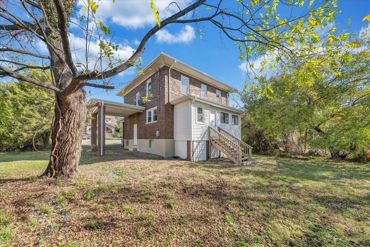 832 Queen AVE NW - Photo 29