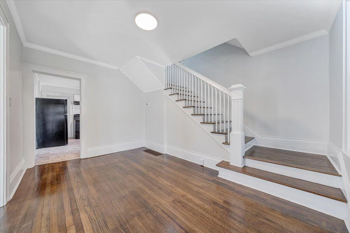 832 Queen AVE NW - Photo 3