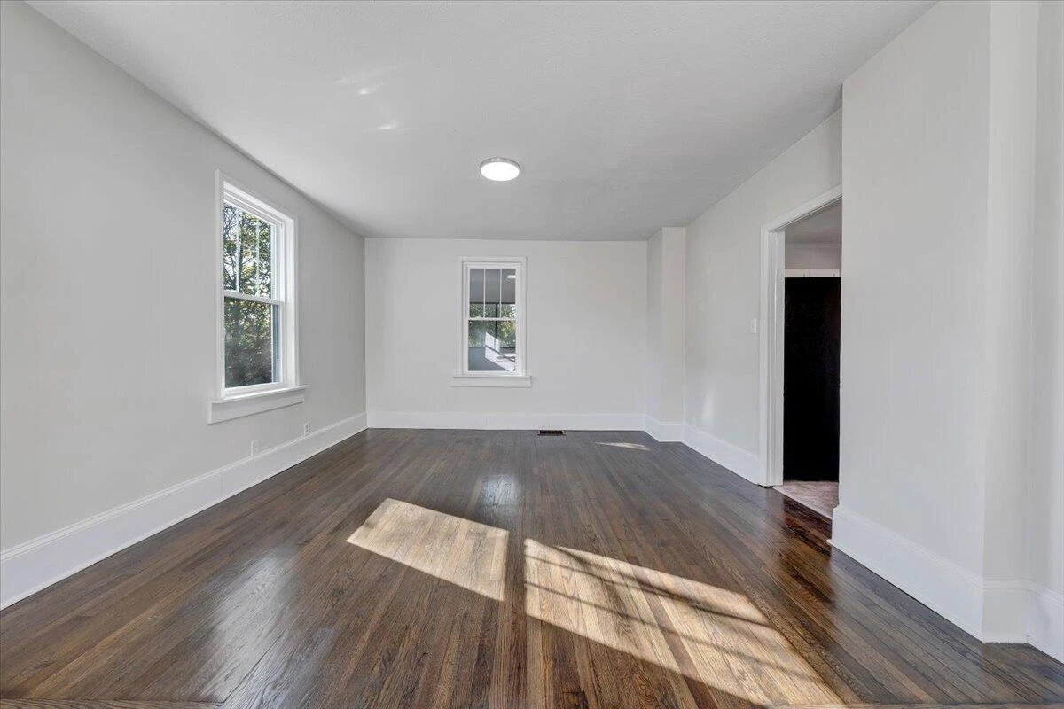 832 Queen AVE NW - Photo 6