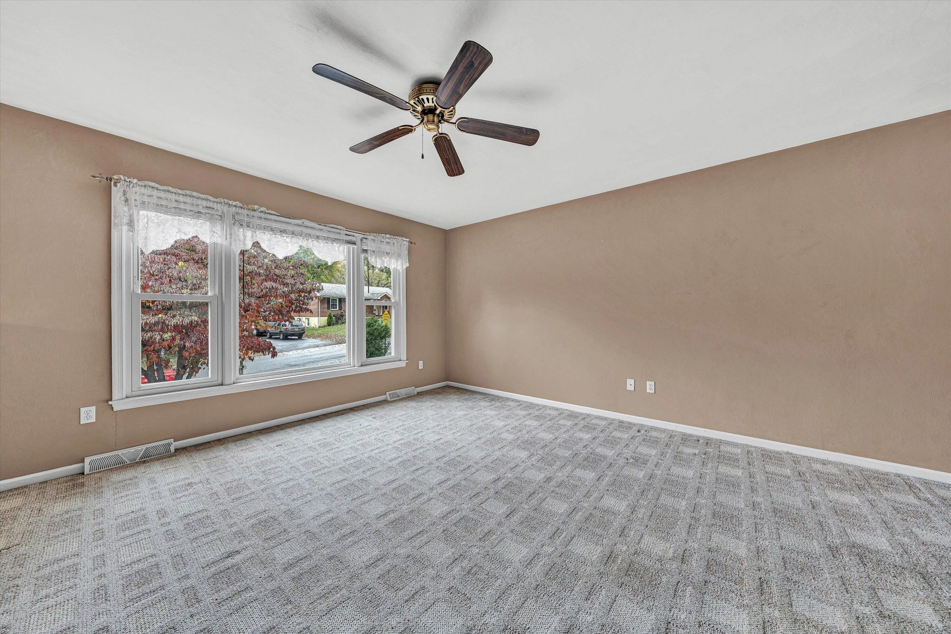 4611 Casper DR NE - Photo 5
