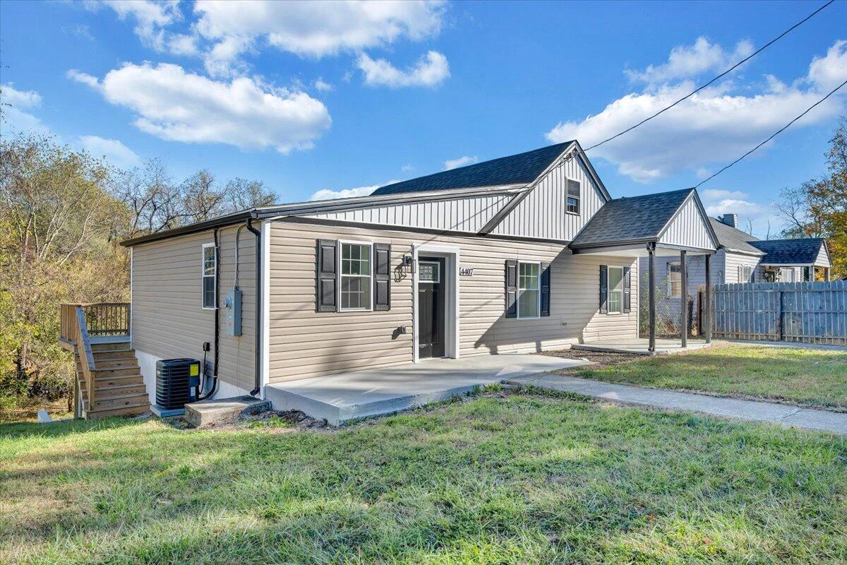 4407 NE Palmer AVE NE - Photo 24