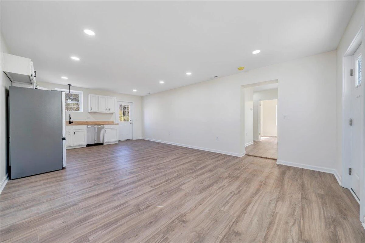 4407 NE Palmer AVE NE - Photo 3