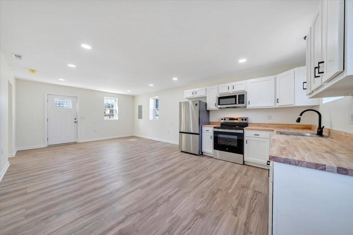 4407 NE Palmer AVE NE - Photo 4