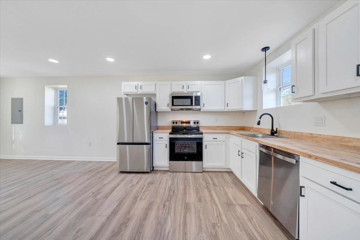 4407 NE Palmer AVE NE - Photo 5