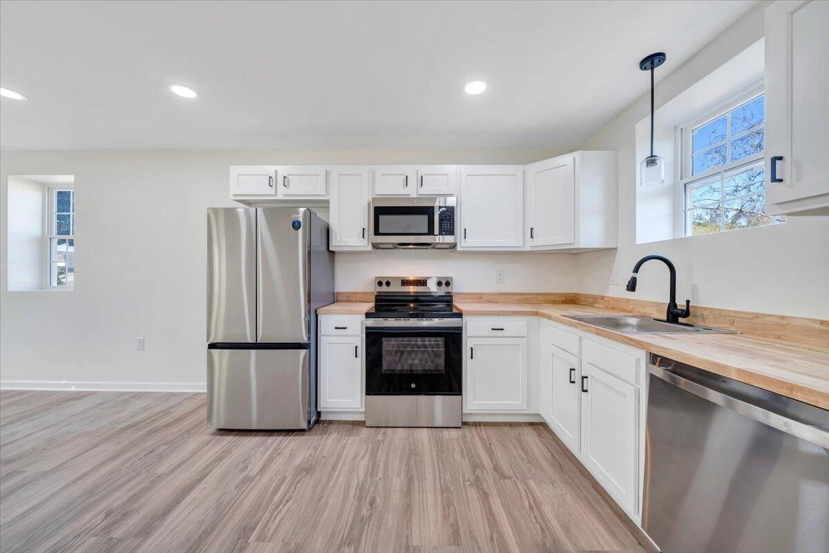 4407 NE Palmer AVE NE - Photo 6