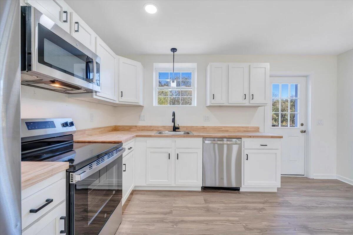 4407 NE Palmer AVE NE - Photo 8