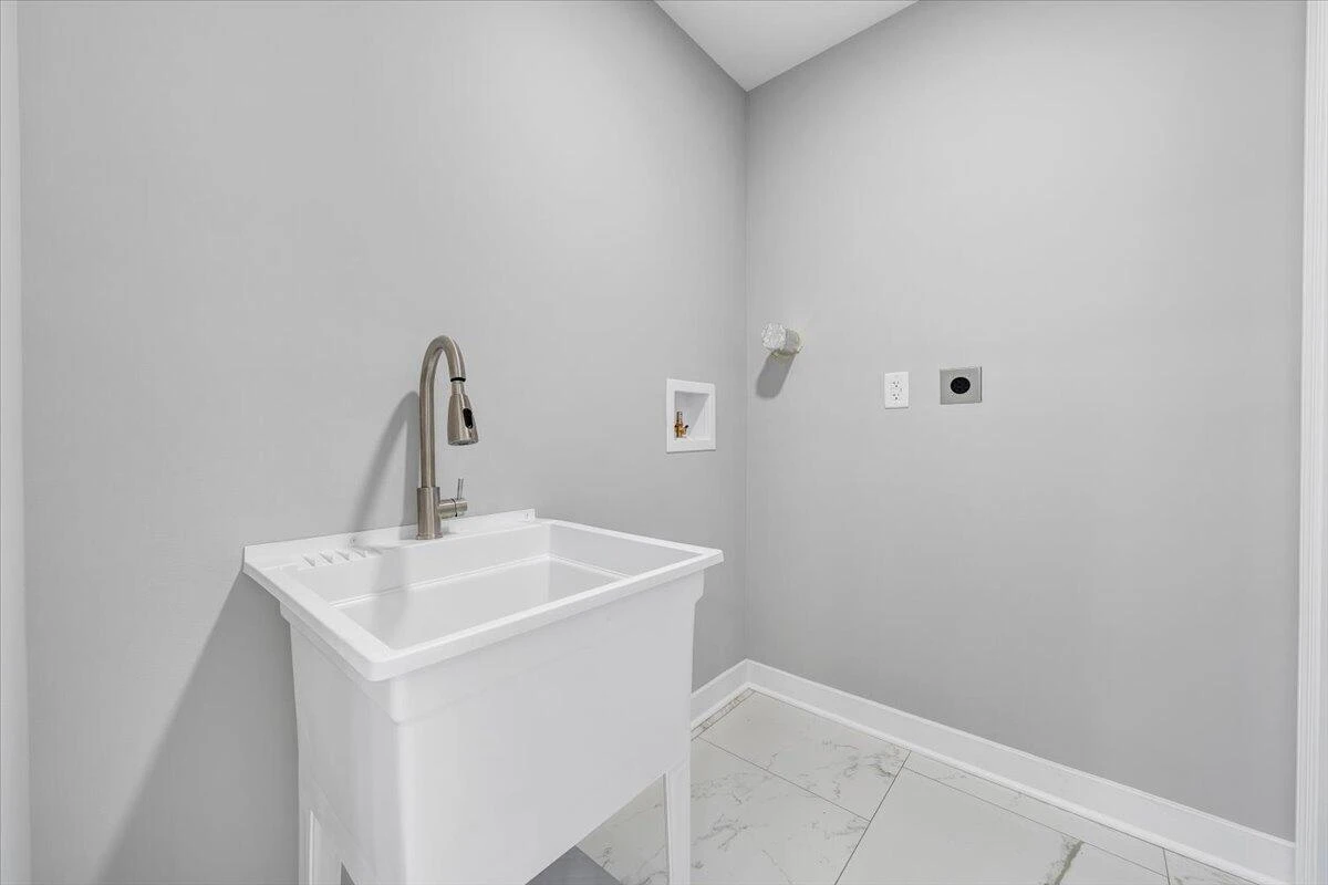 321 Patton AVE NW - Photo 11