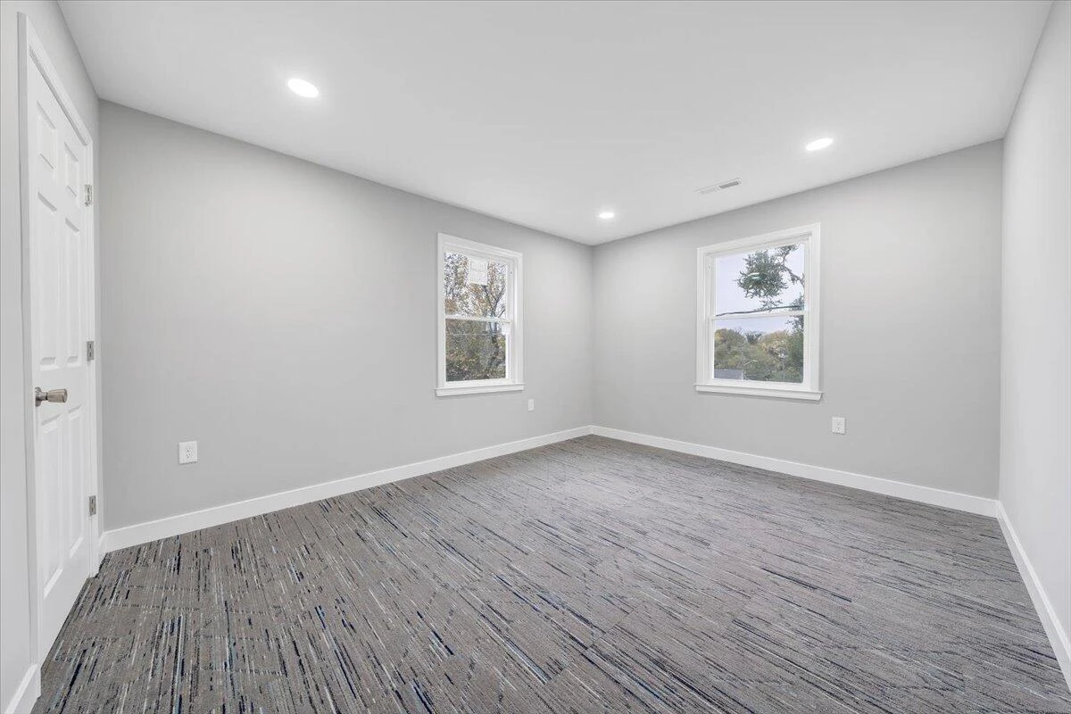 321 Patton AVE NW - Photo 16