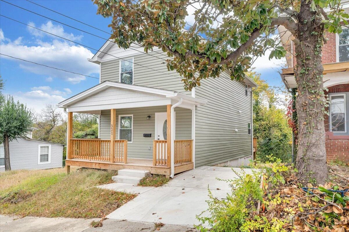 321 Patton AVE NW - Photo 2