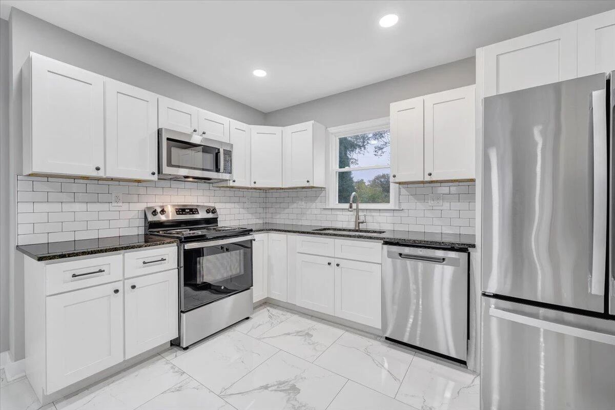 321 Patton AVE NW - Photo 8