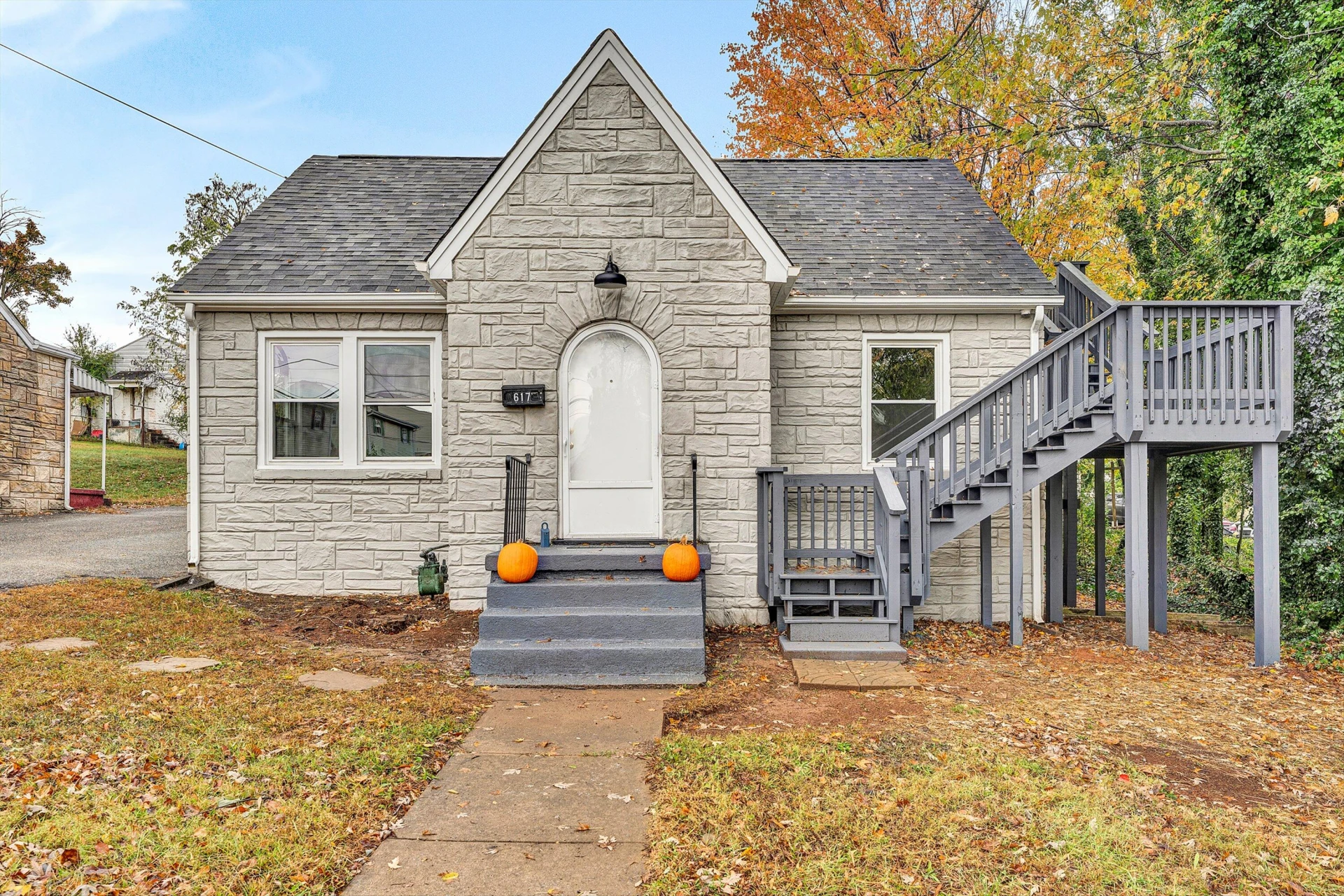 617 E Virginia AVE