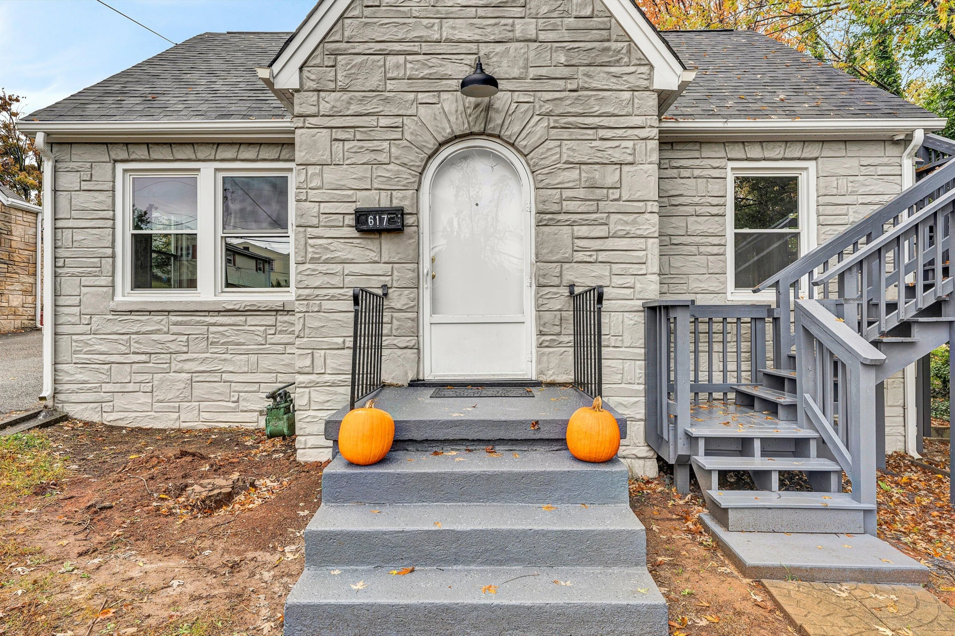 617 E Virginia AVE - Photo 2