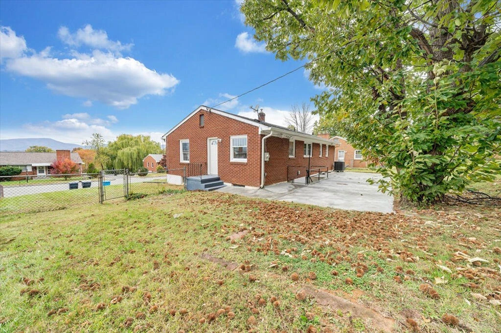 2527 Broad ST NW - Photo 22