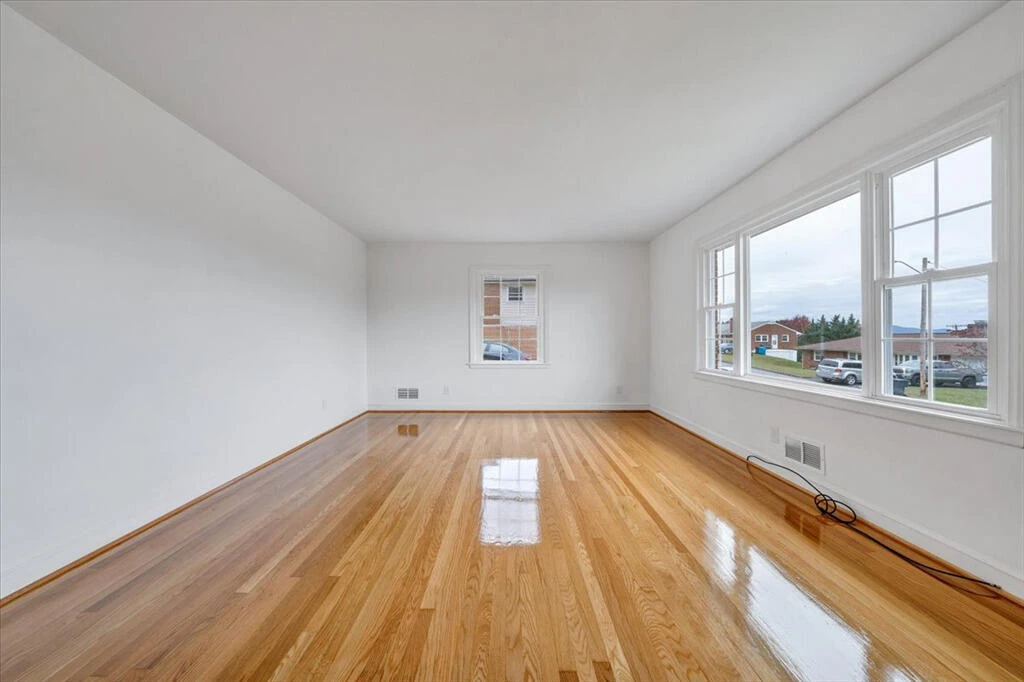 2527 Broad ST NW - Photo 3
