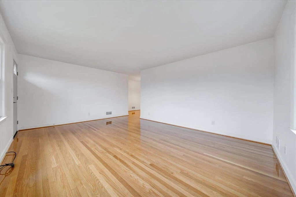 2527 Broad ST NW - Photo 4