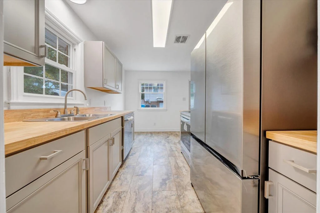 2527 Broad ST NW - Photo 7