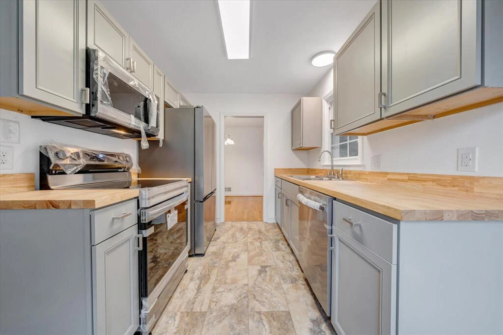 2527 Broad ST NW - Photo 8