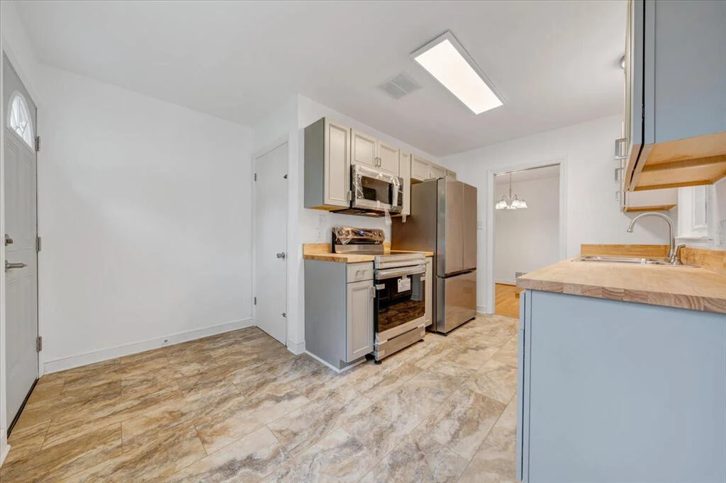 2527 Broad ST NW - Photo 9