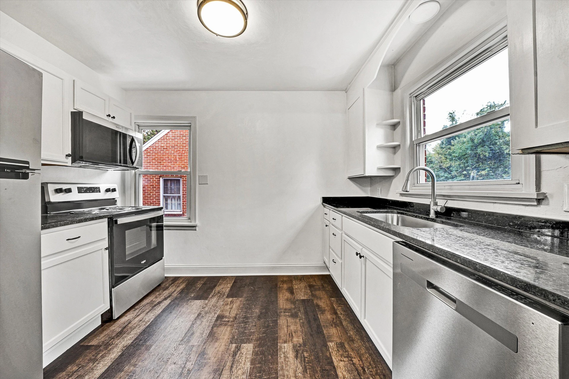 1930 Brandon AVE SW - Photo 16
