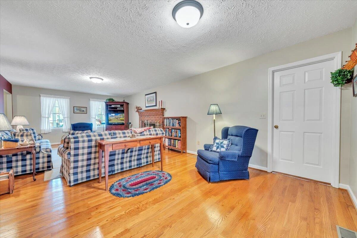 109 Sherry May ST - Photo 21