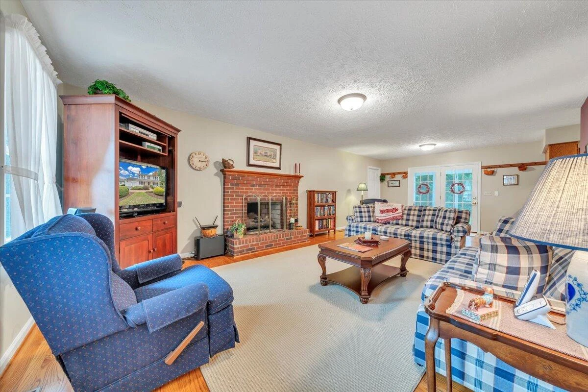 109 Sherry May ST - Photo 23