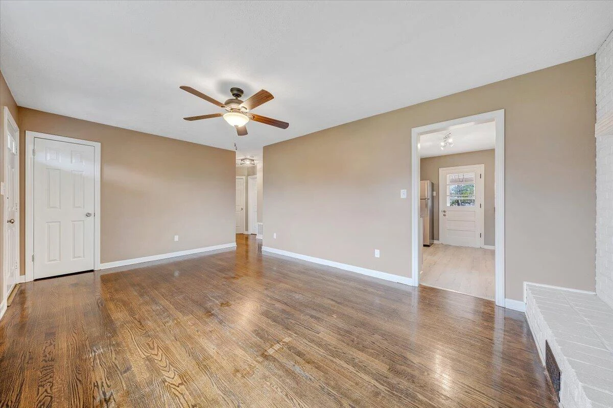 4451 Old Virginia ST NE - Photo 3