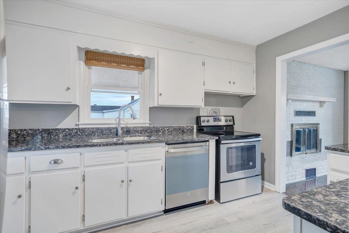 4451 Old Virginia ST NE - Photo 9