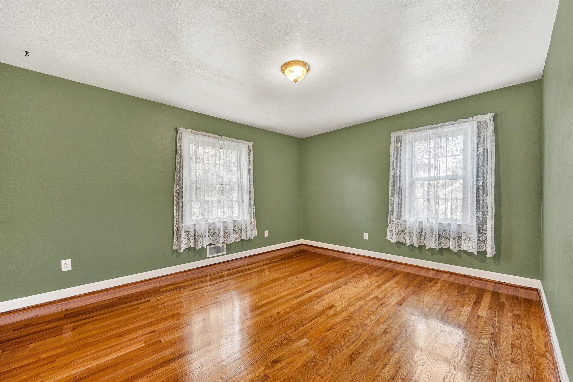 1138 Highland RD - Photo 11