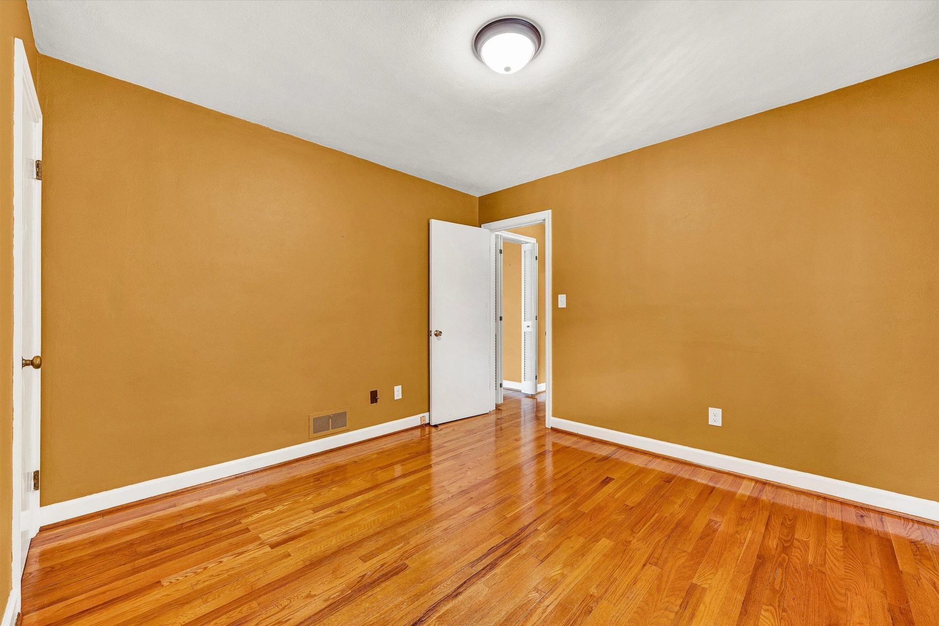 1138 Highland RD - Photo 16