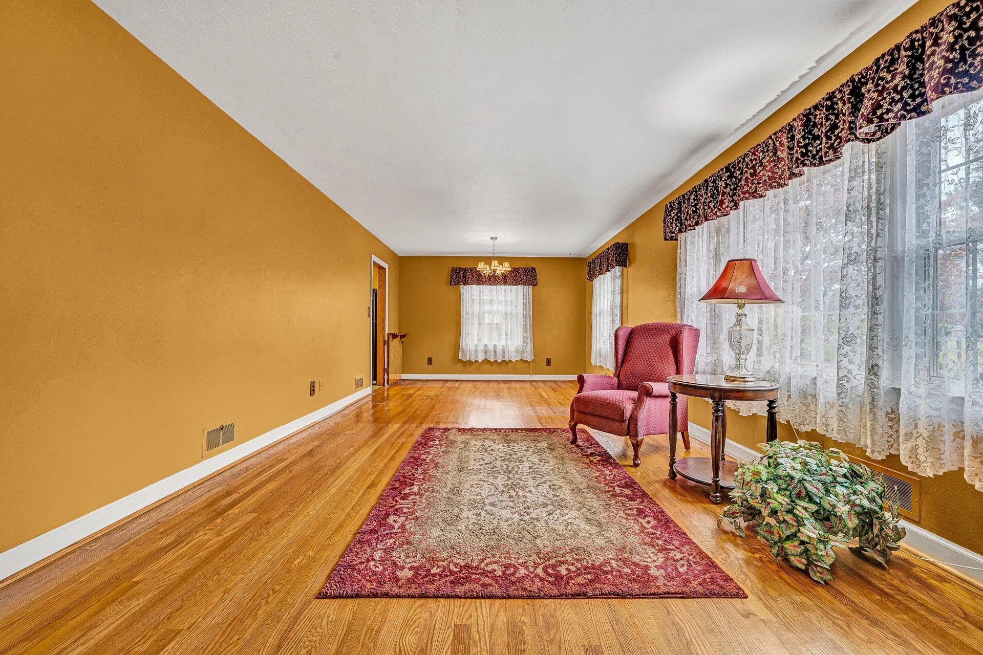 1138 Highland RD - Photo 2