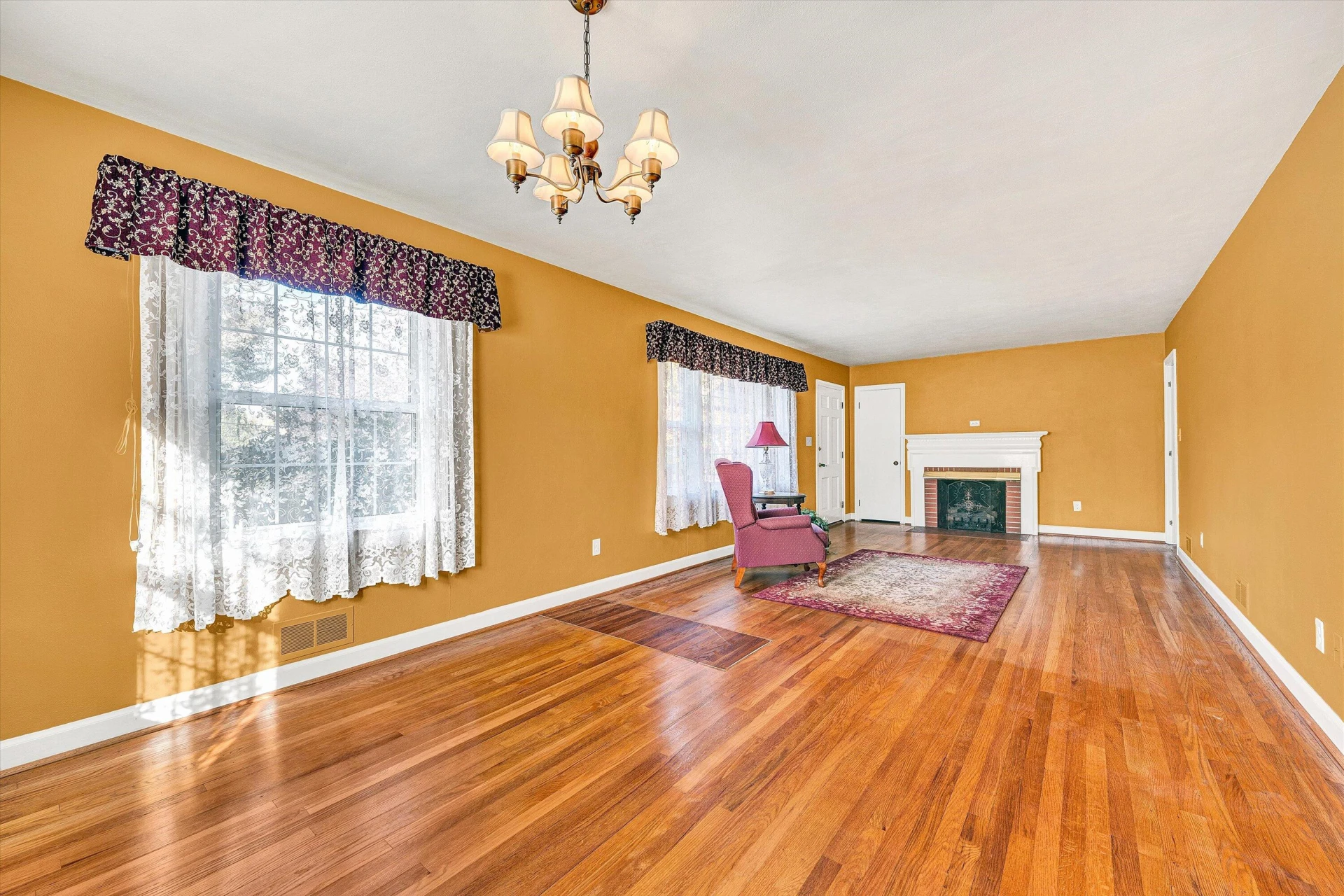 1138 Highland RD - Photo 4