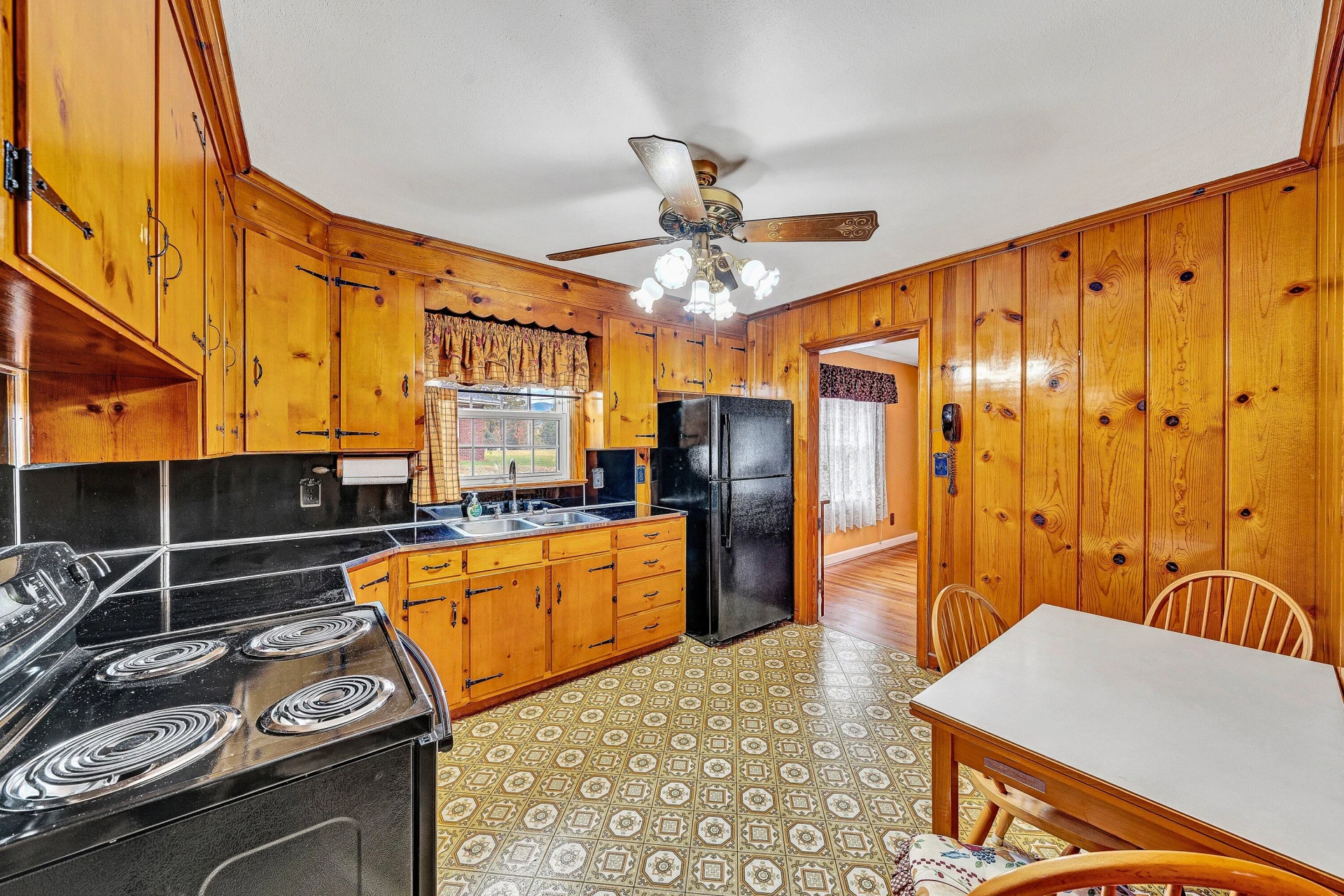 1138 Highland RD - Photo 8