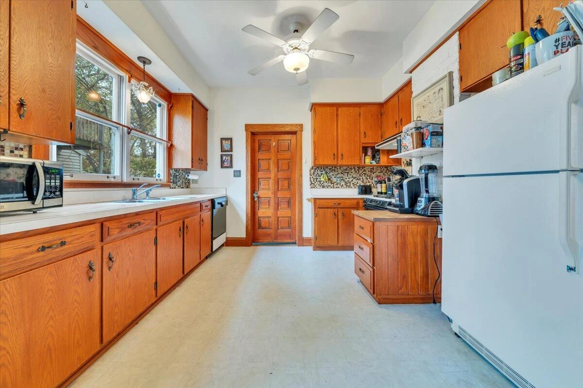 860 Marshall AVE SW - Photo 13