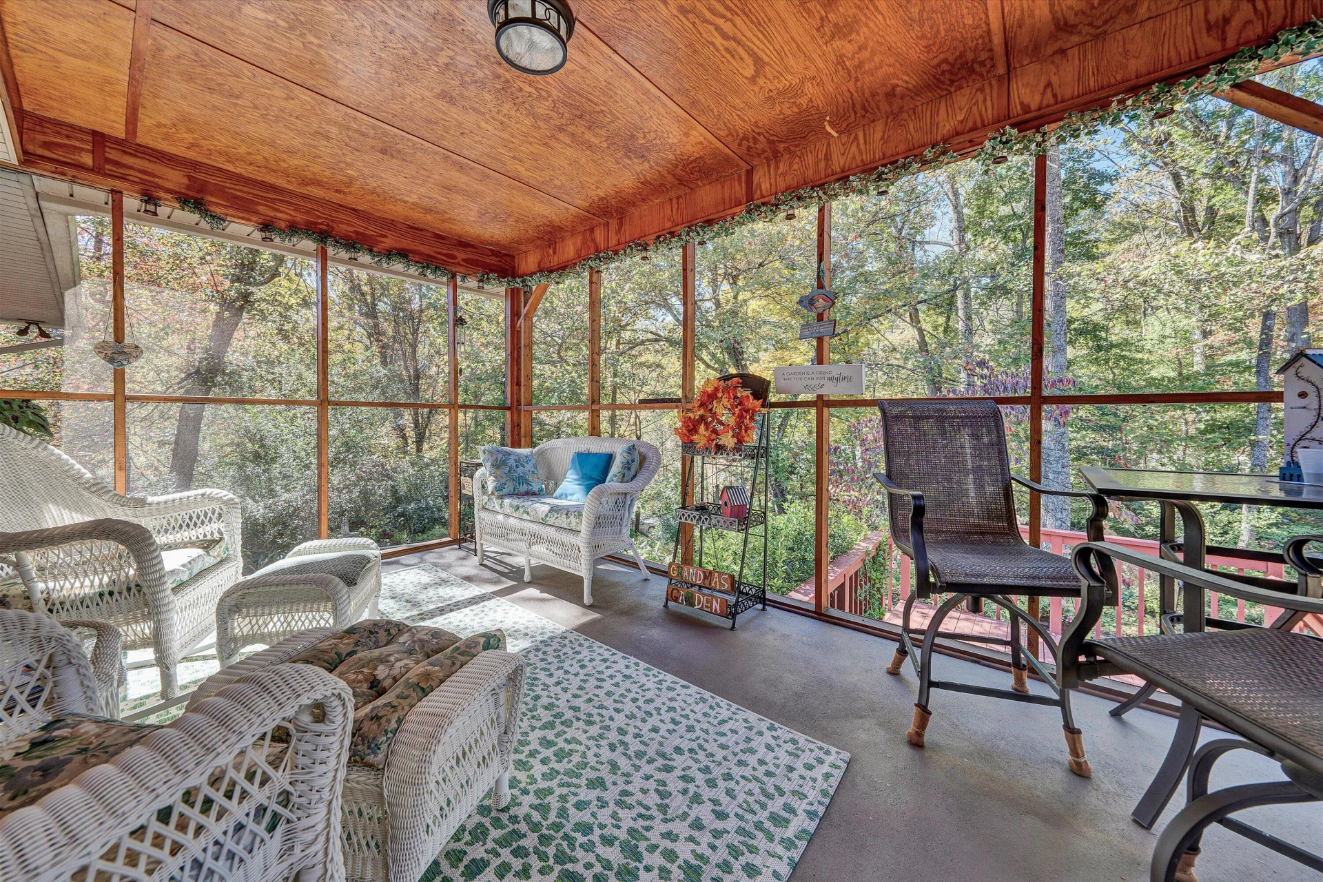 6536 Woodbrook DR - Photo 20