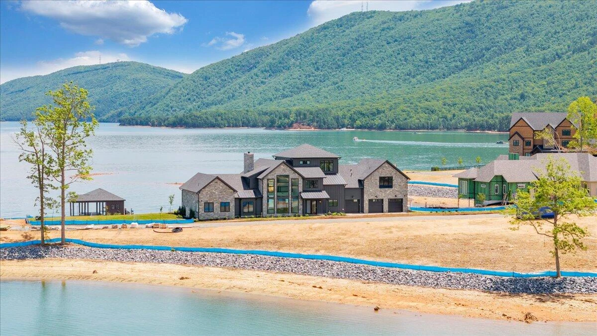 118 Lakeport CIR - Photo 4