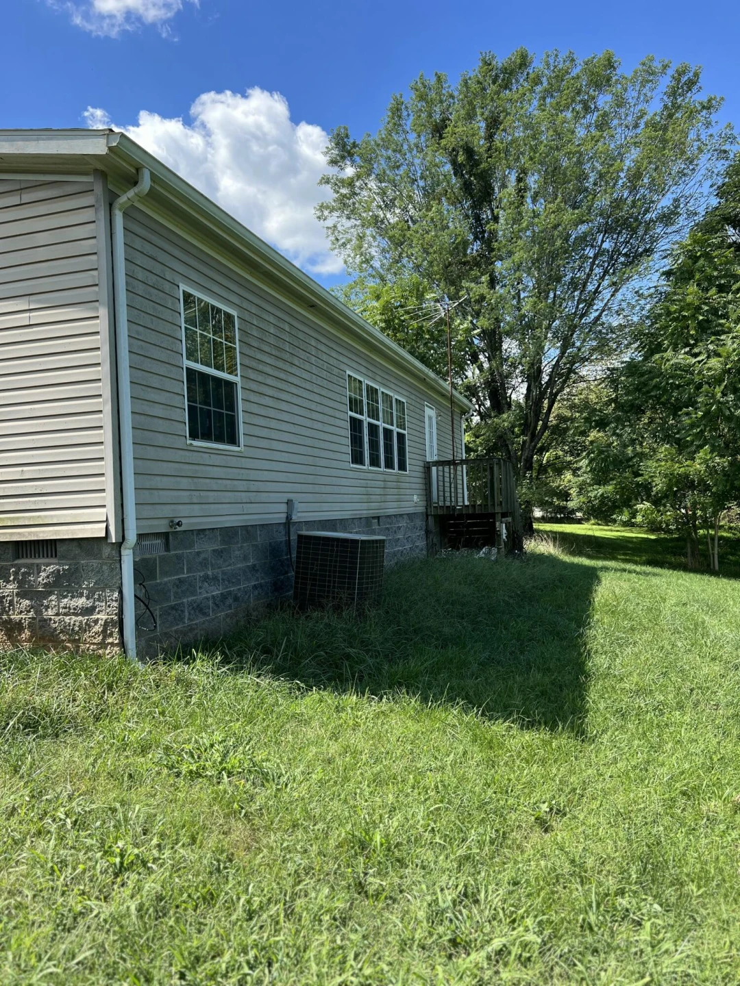 101 Meadowcrest LN - Photo 2