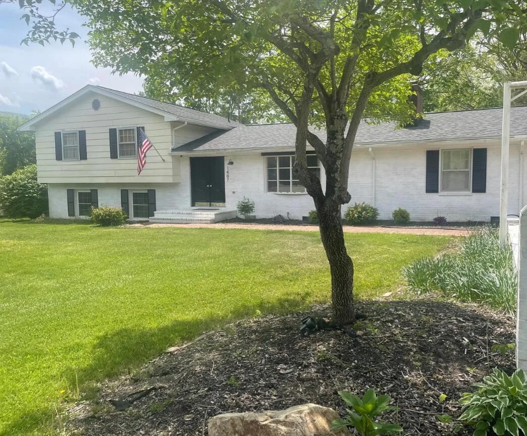 1407 Russell DR - Photo 2