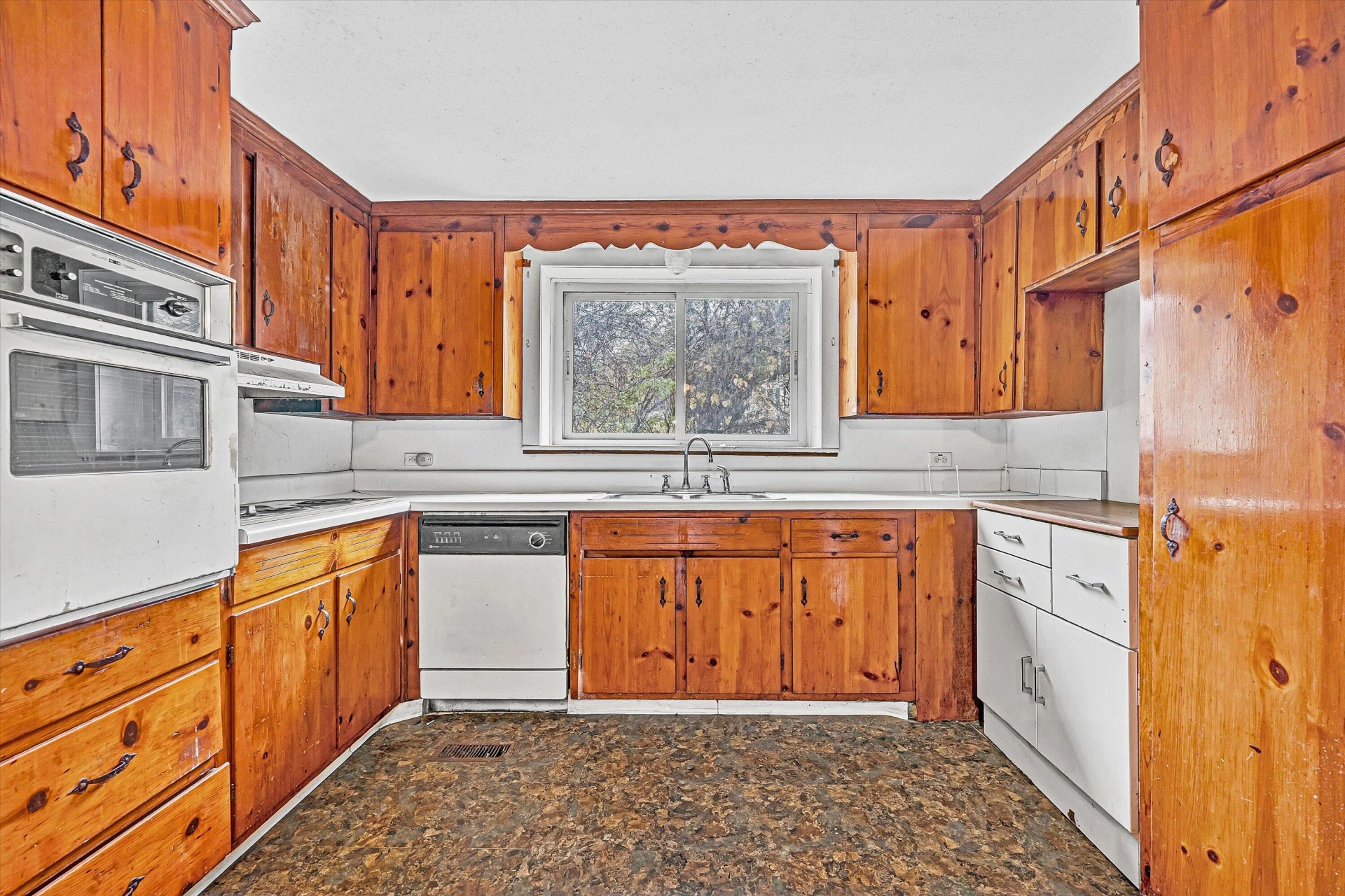 4714 Tobey RD - Photo 8