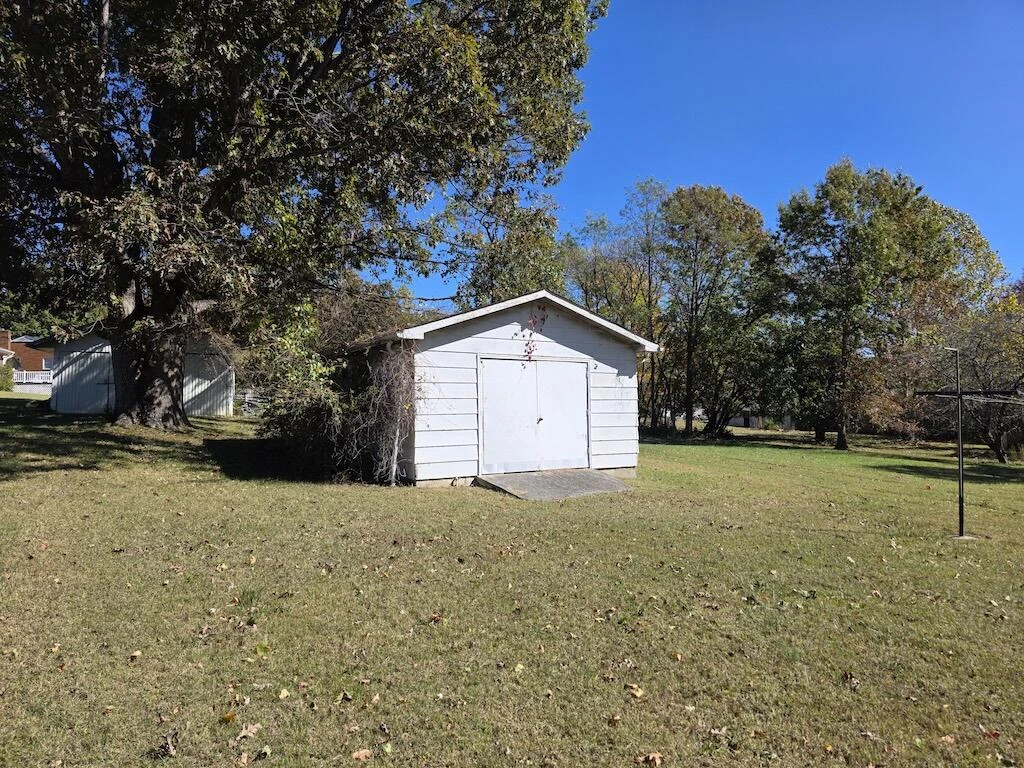 540 Bernard RD - Photo 22