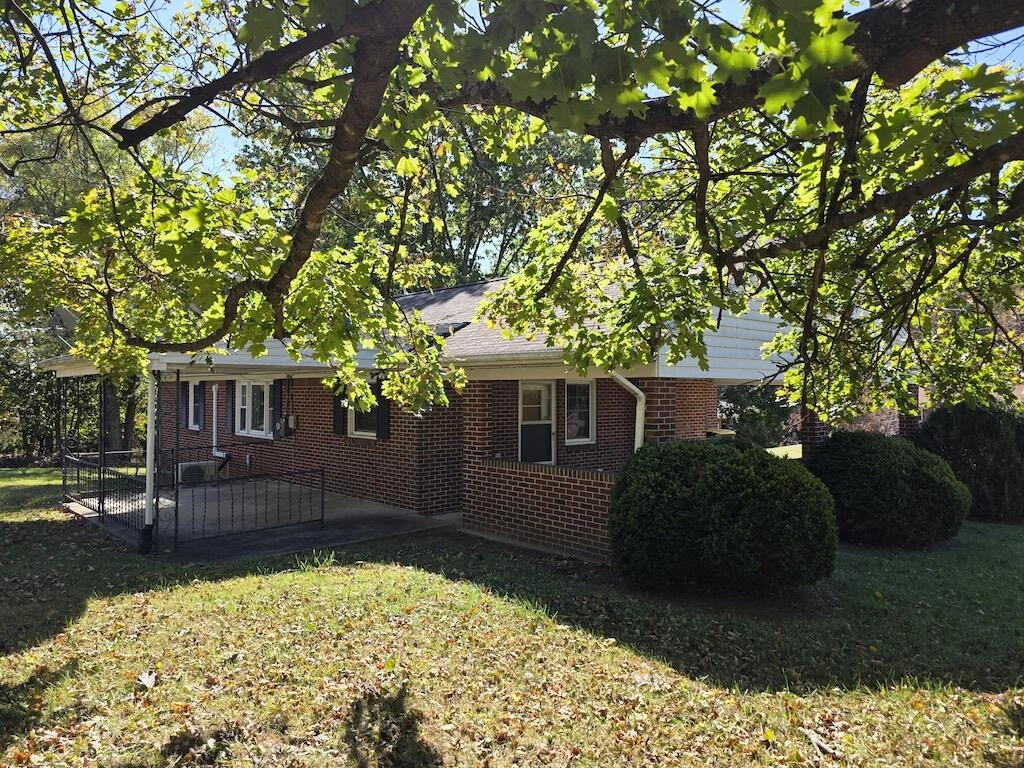 540 Bernard RD - Photo 6