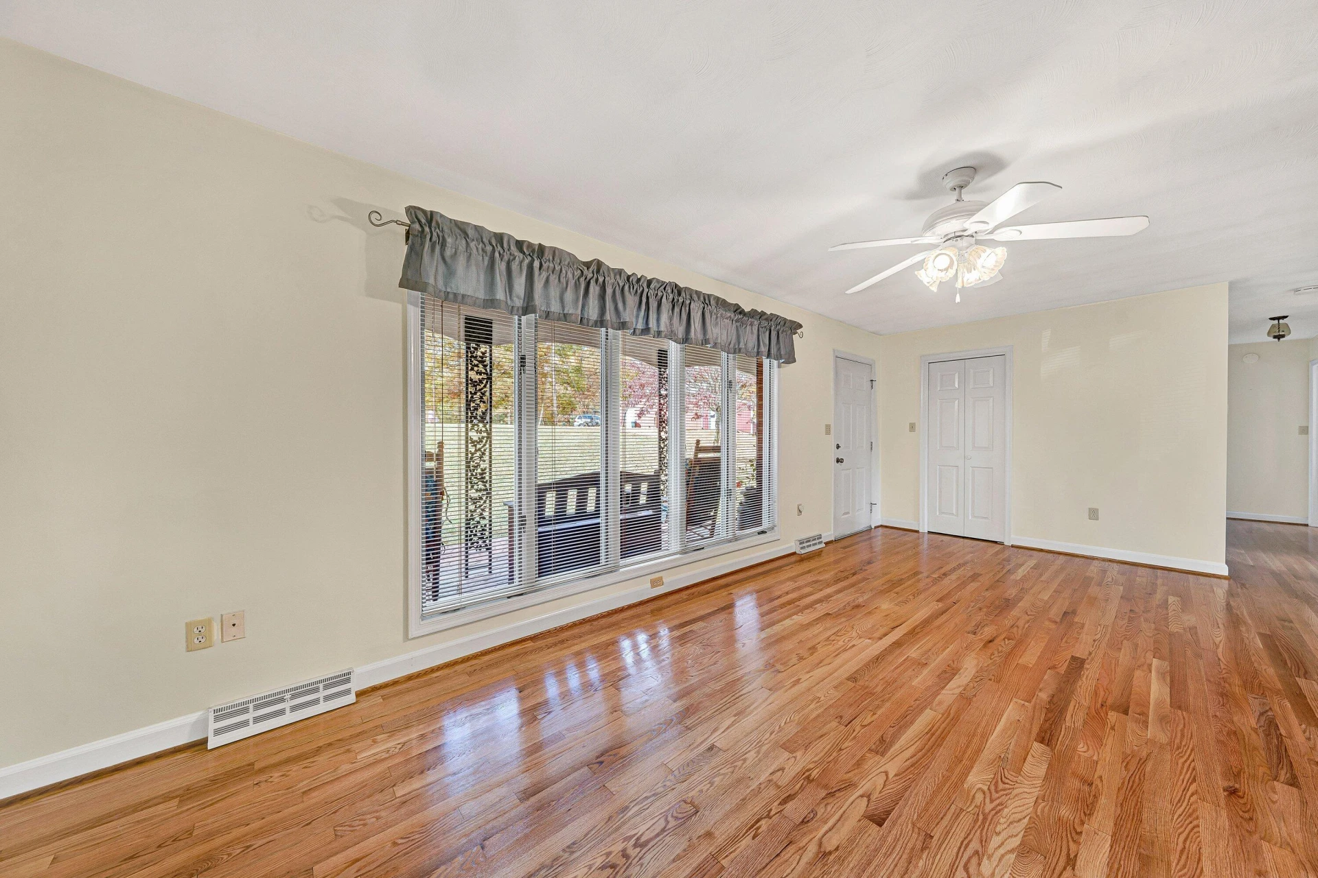 2228 Thomason LN - Photo 14